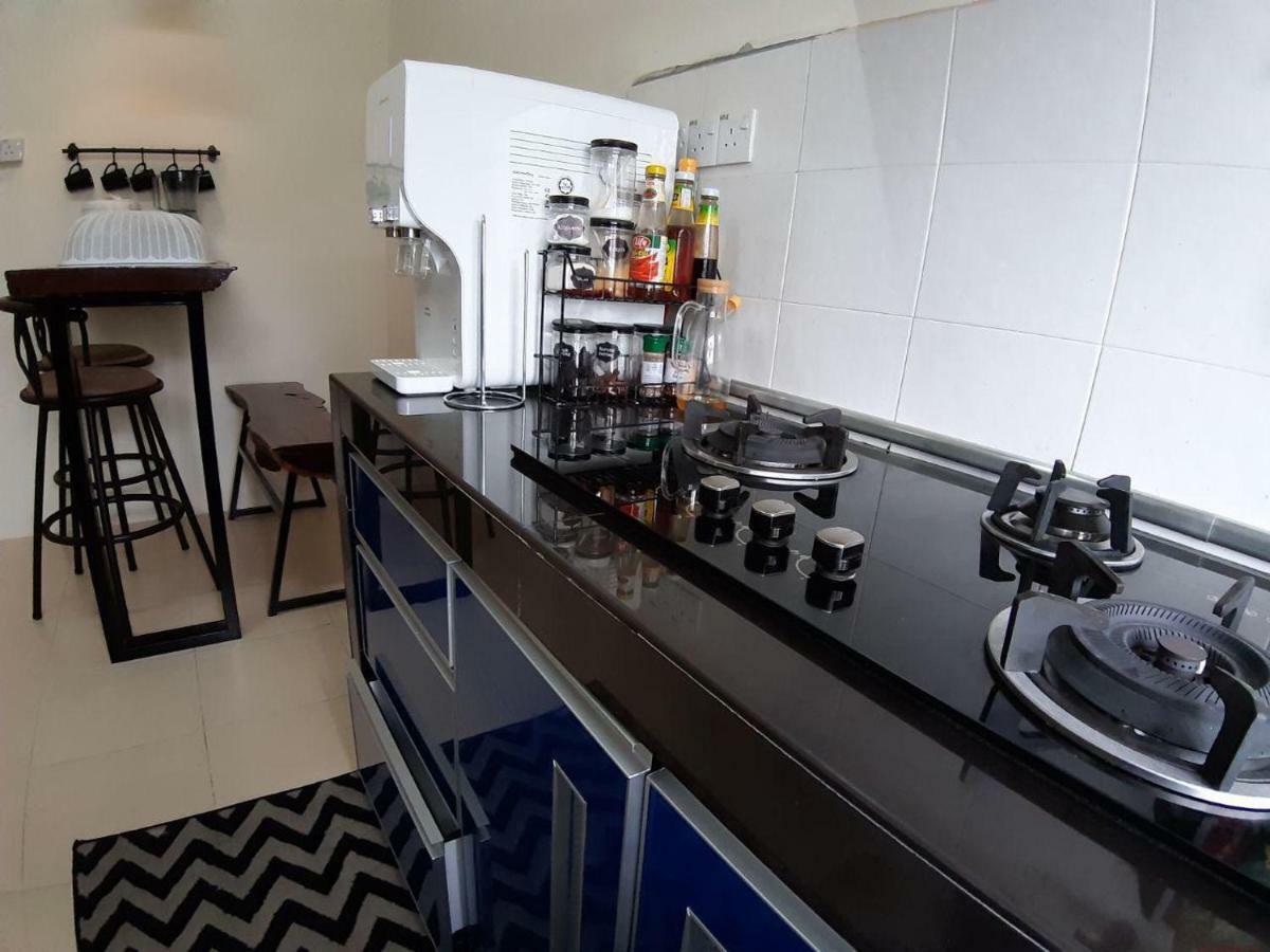 Orchidd Homestay Gambang Esterno foto