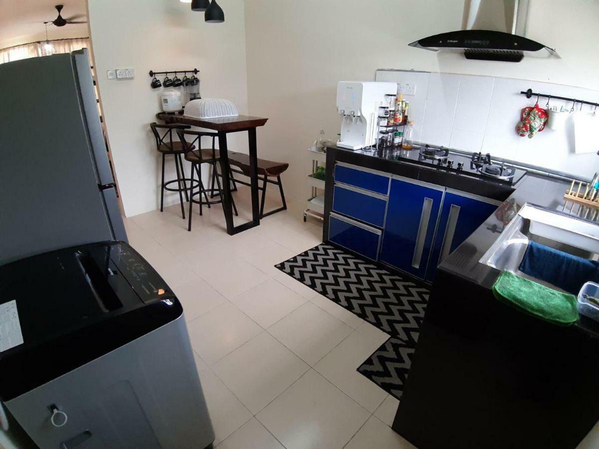 Orchidd Homestay Gambang Esterno foto
