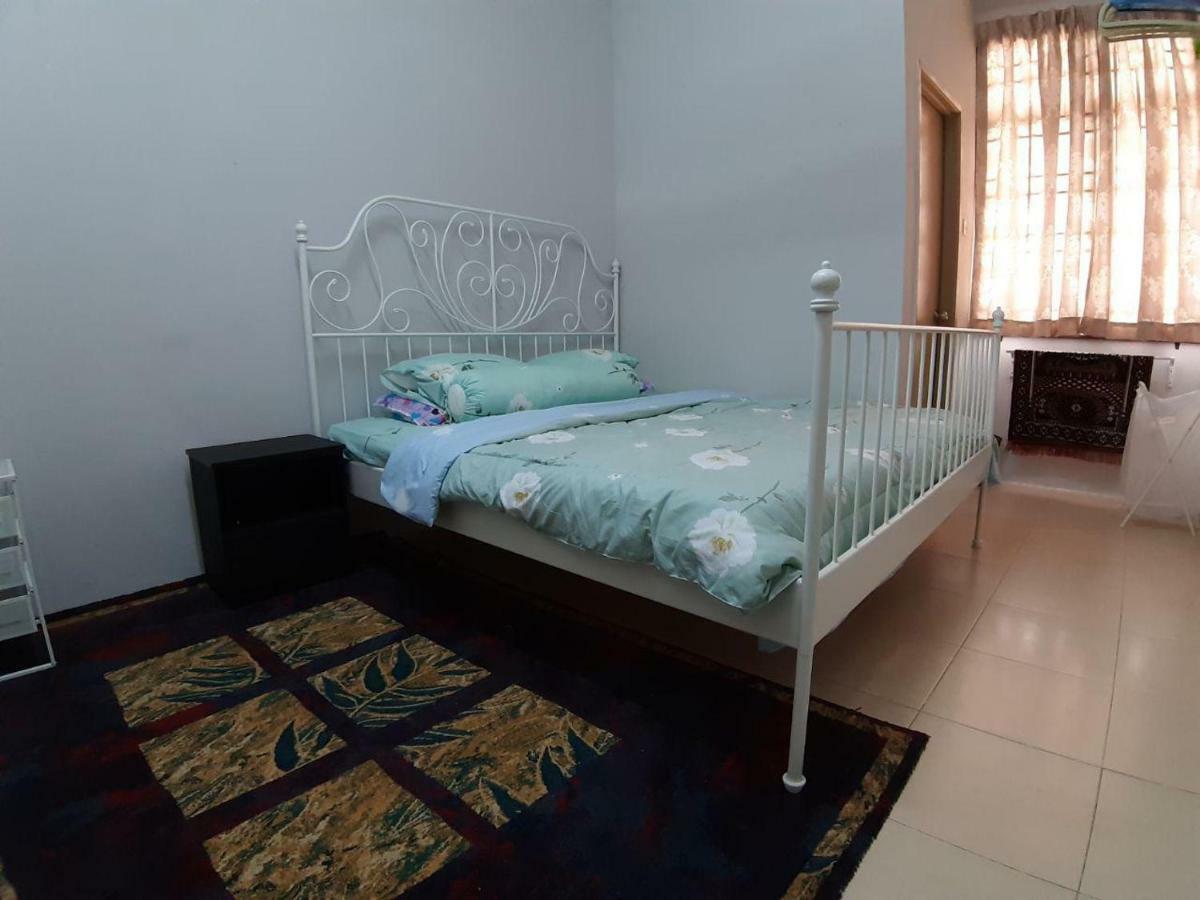 Orchidd Homestay Gambang Esterno foto