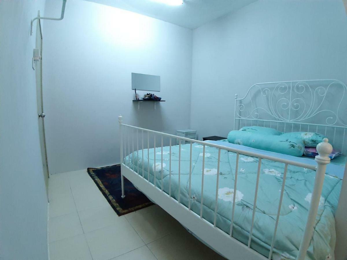 Orchidd Homestay Gambang Esterno foto